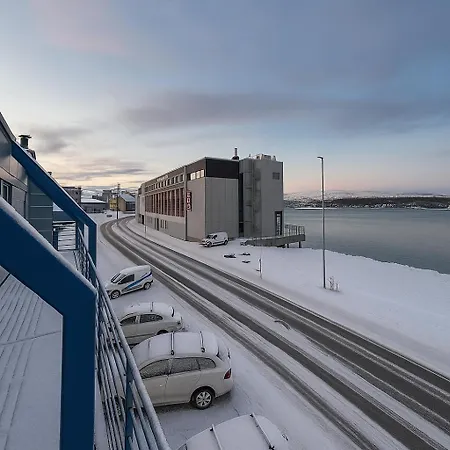 In Spaceious With Seaview In Center * Kirkenes